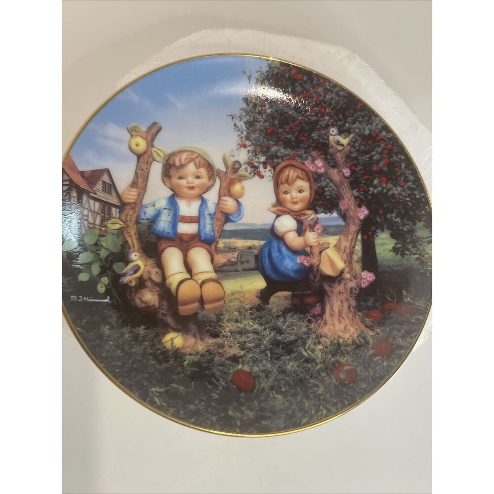 MJ Hummel Apple Tree Boy & Girl The MI Hummel Plate Collection Little Companions